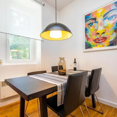 Minimalist Escape With Lush Terrace شقة سبليت