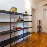Apartamento Minimalist Escape With Lush Terrace *
