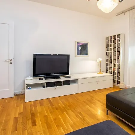 Minimalist Escape With Lush Terrace Apartament Split